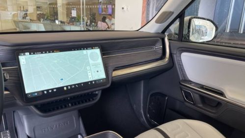 2023 Rivian R1S - Images - 12