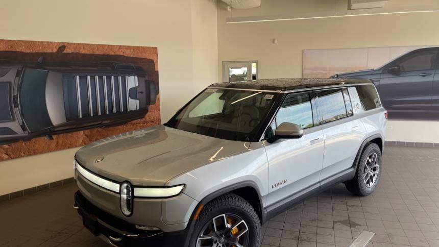 2023 Rivian R1S - Images - 19