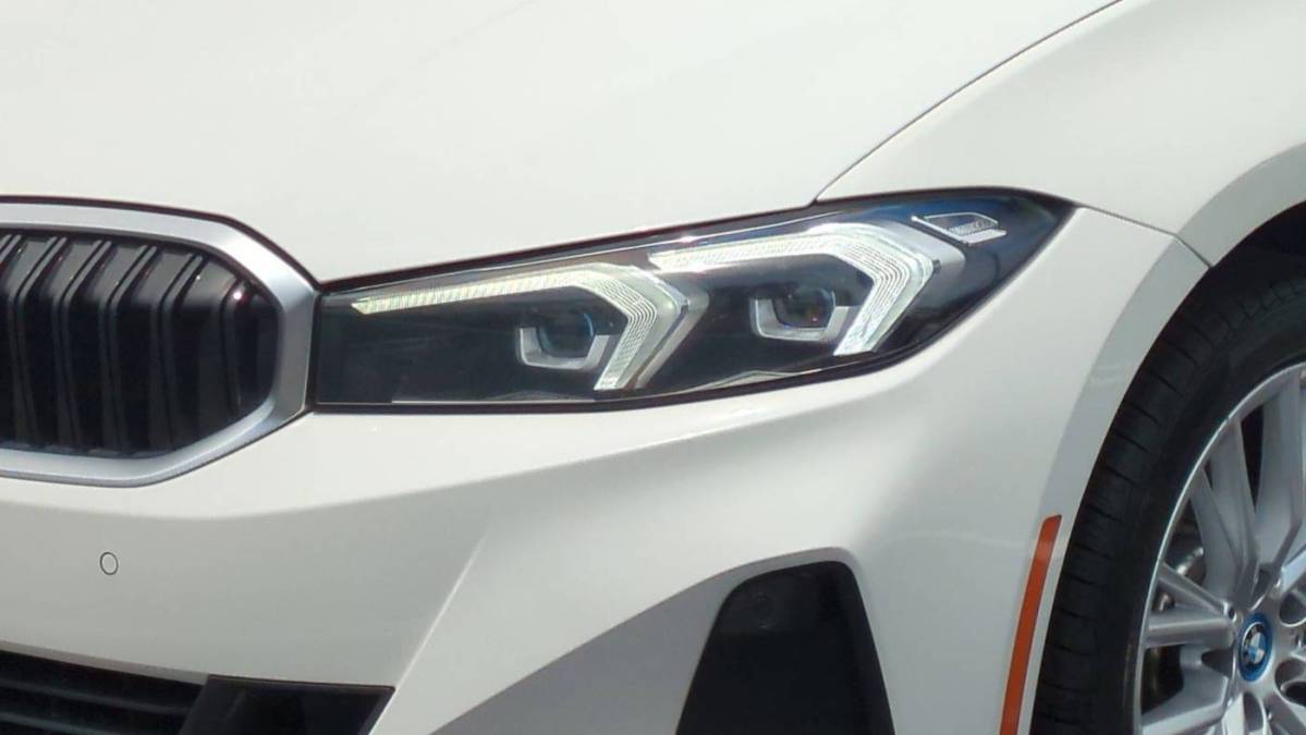 2024 BMW 3 Series - Images - 5