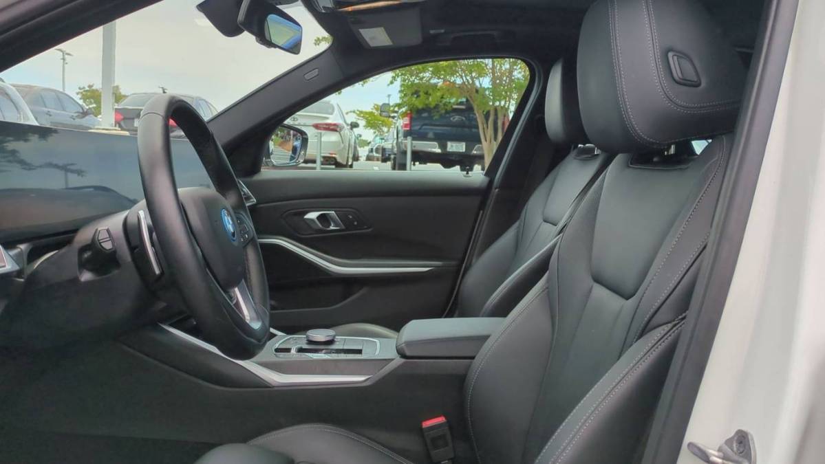 2024 BMW 3 Series - Images - 14