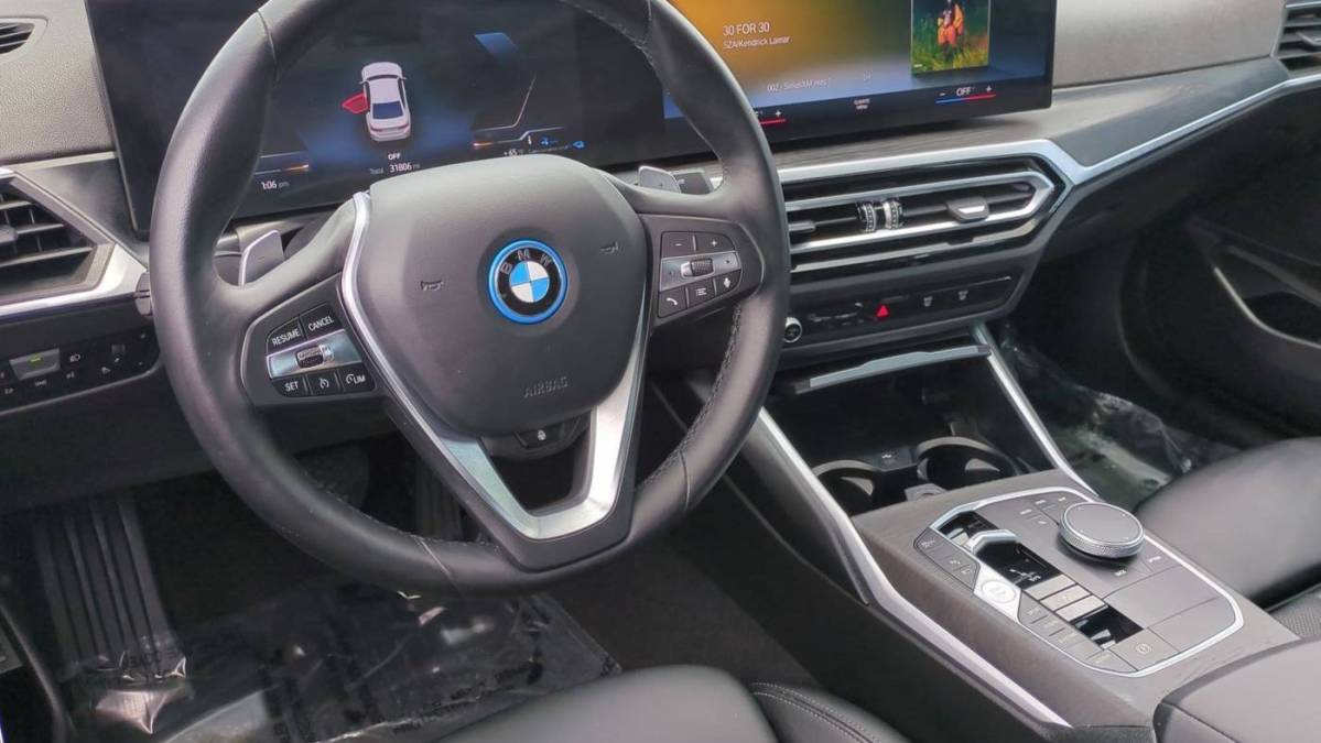 2024 BMW 3 Series - Images - 27