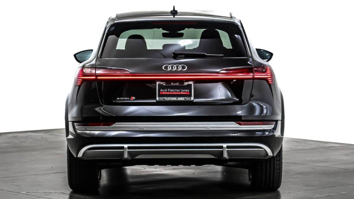 2022 Audi e-tron S - Images - 4