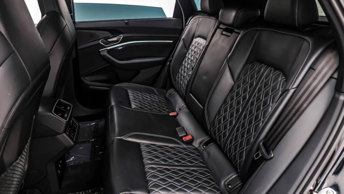 2022 Audi e-tron S - Images - 8