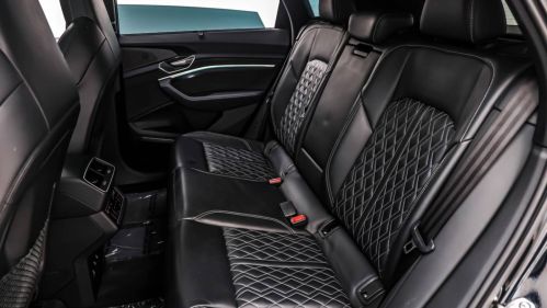 2022 Audi e-tron S - Images - 8
