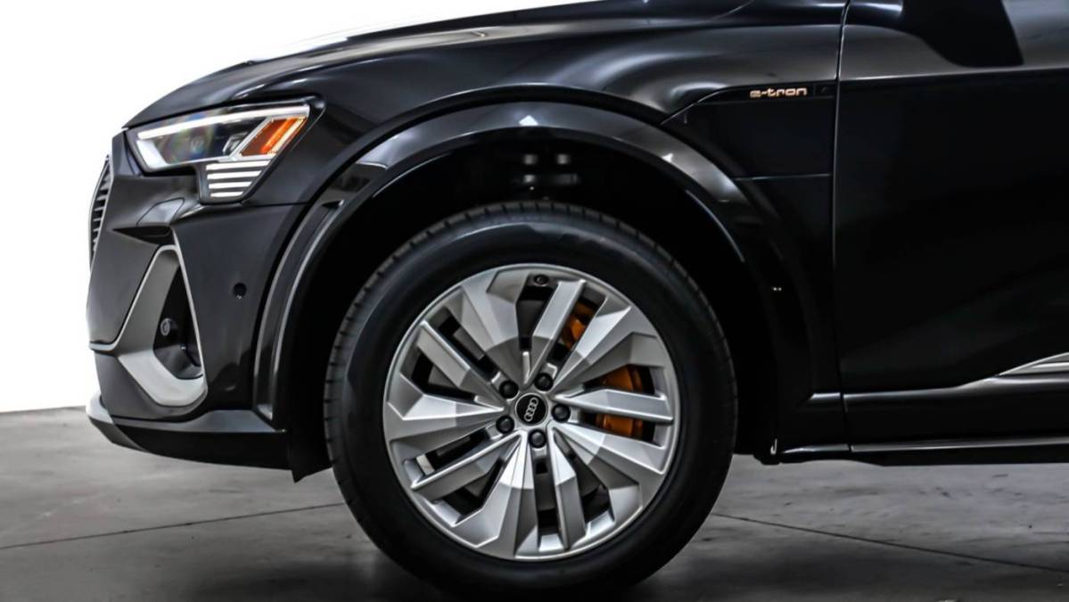 2022 Audi e-tron S - Images - 10
