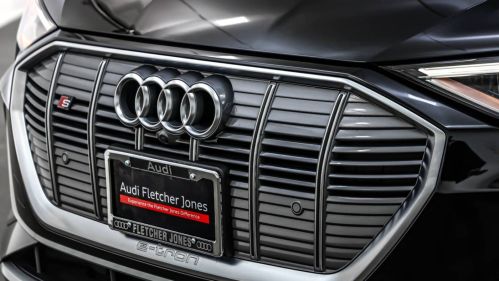 2022 Audi e-tron S - Images - 13