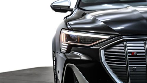2022 Audi e-tron S - Images - 14