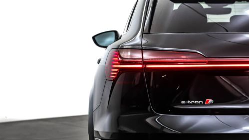 2022 Audi e-tron S - Images - 15