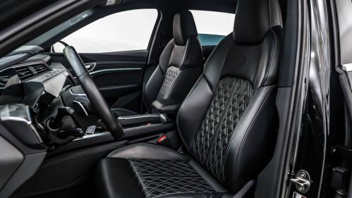 2022 Audi e-tron S - Images - 17