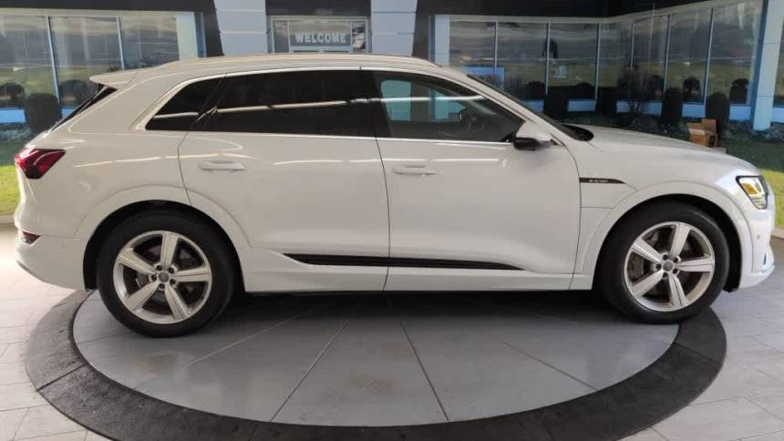 2019 Audi e-tron WA1LAAGE0KB022745
