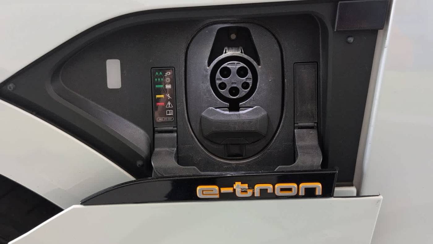 2019 Audi e-tron WA1LAAGE0KB022745