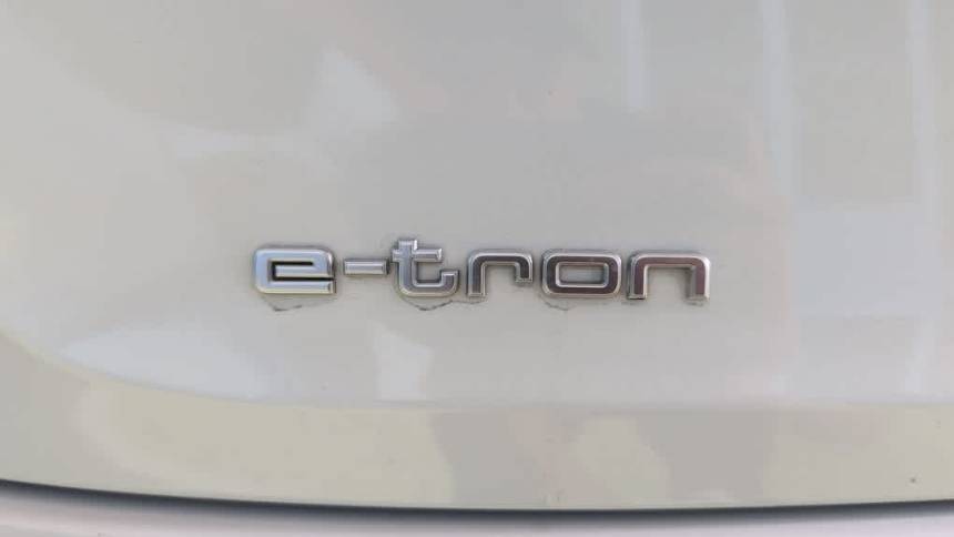 2019 Audi e-tron WA1LAAGE0KB022745