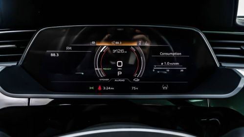 2022 Audi e-tron S - Images - 19