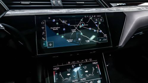 2022 Audi e-tron S - Images - 20