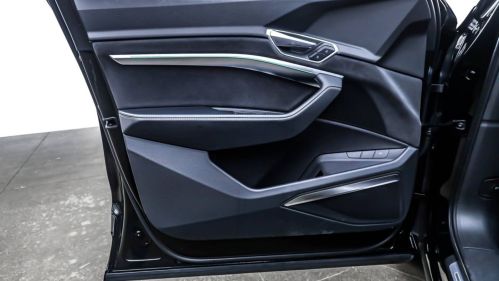 2022 Audi e-tron S - Images - 21