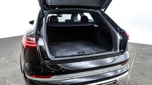 2022 Audi e-tron S - Images - 23