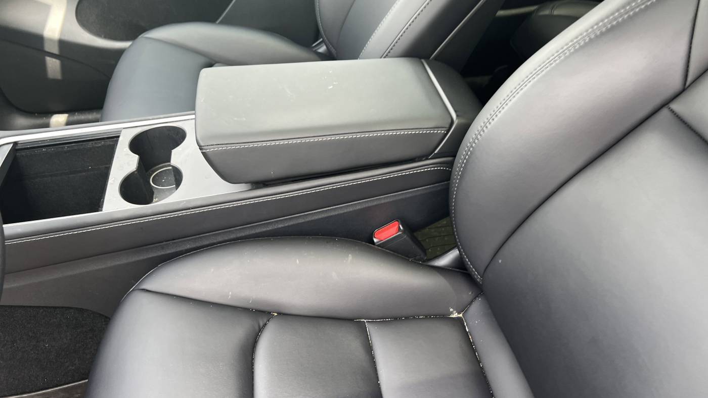 2025 Tesla Model Y 7SAYGAEE7SF222289