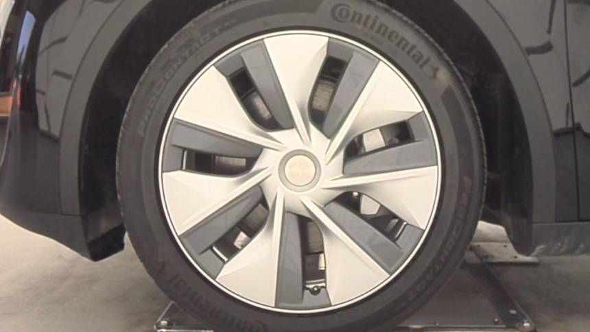 2023 Tesla Model Y 7SAYGDEF8PA049283