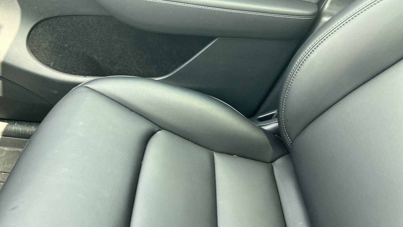 2025 Tesla Model Y 7SAYGAEE7SF222289