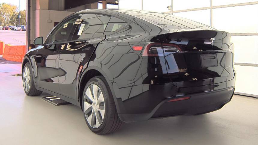 2023 Tesla Model Y 7SAYGDEF8PA049283