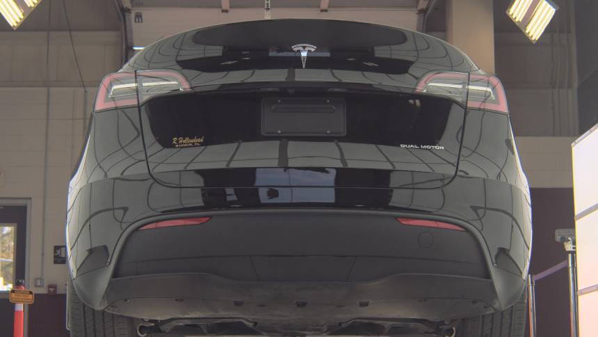 2023 Tesla Model Y 7SAYGDEF8PA049283