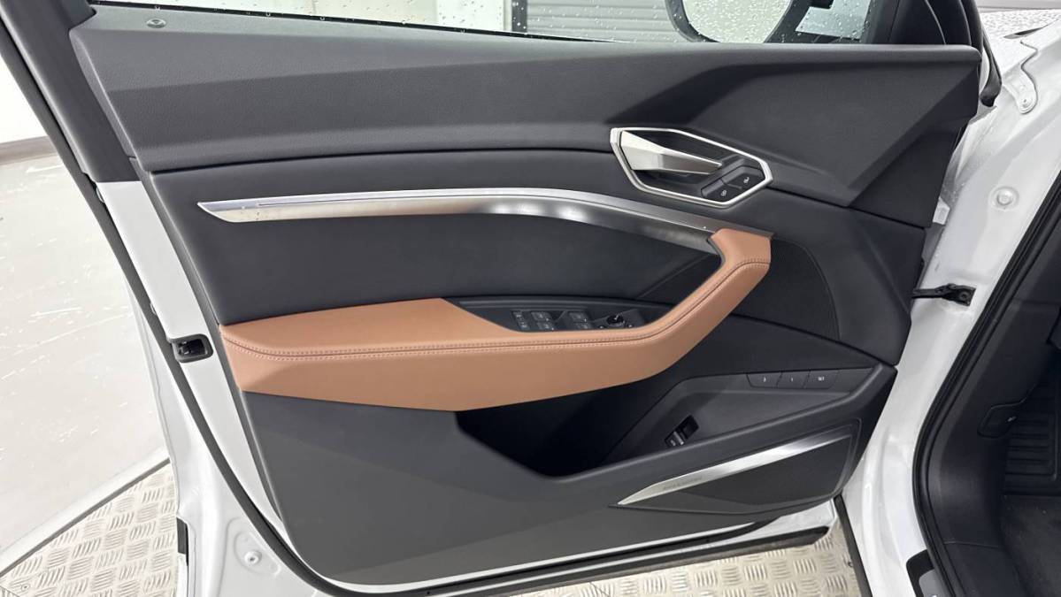 2024 Audi Q8 e-tron - Images - 11