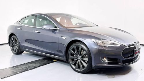 2015 Tesla Model S - Images - 3