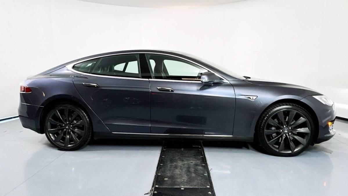 2015 Tesla Model S - Images - 4