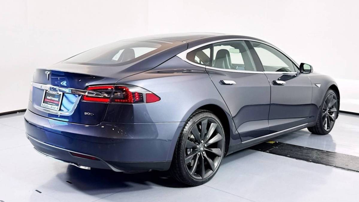 2015 Tesla Model S - Images - 5