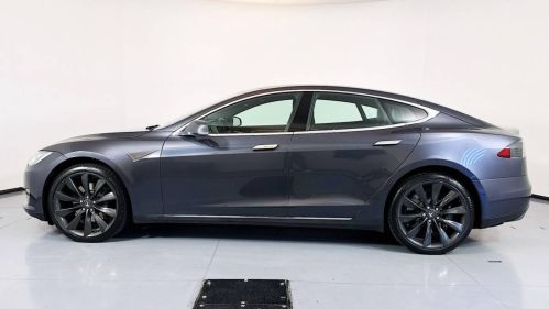 2015 Tesla Model S - Images - 8