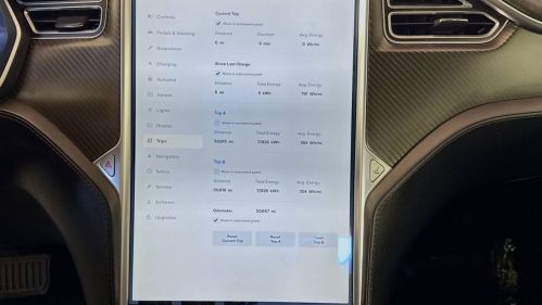 2015 Tesla Model S - Images - 12