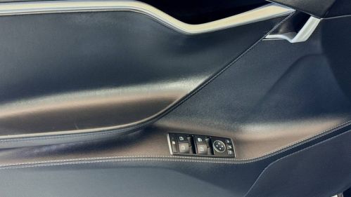 2015 Tesla Model S - Images - 16