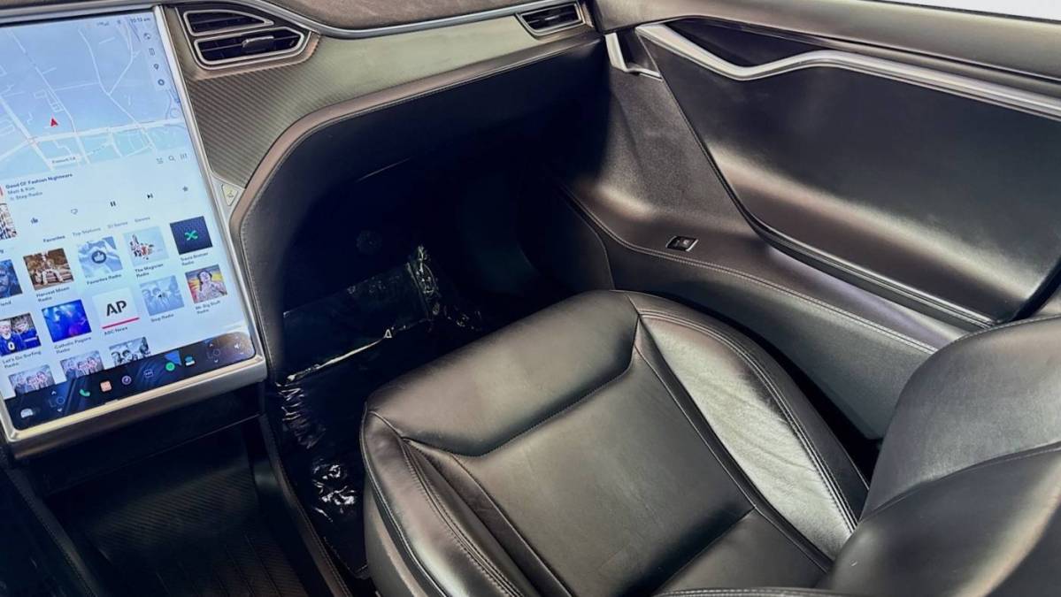 2015 Tesla Model S - Images - 20