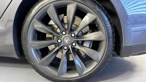 2015 Tesla Model S - Images - 28