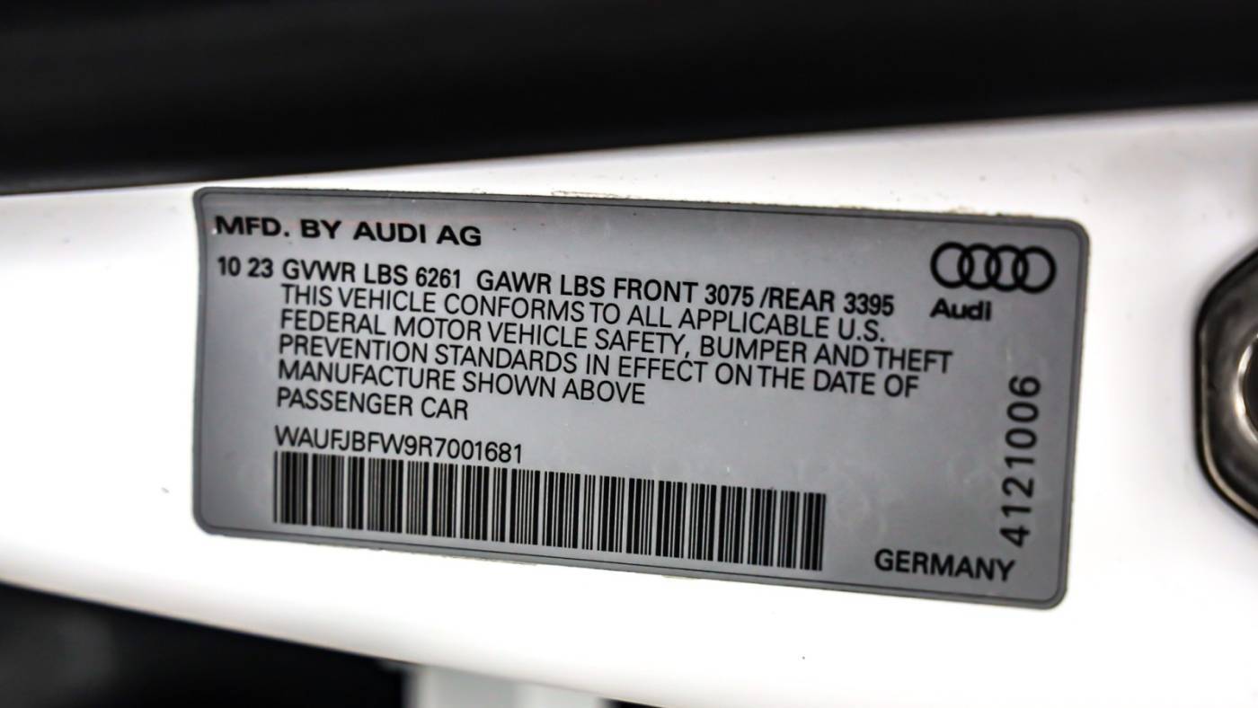 2024 Audi e-tron GT WAUFJBFW9R7001681