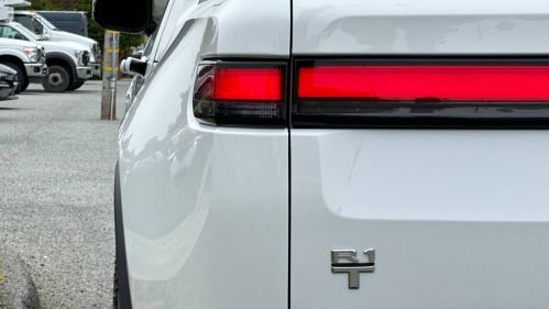 2024 Rivian R1T - Images - 23