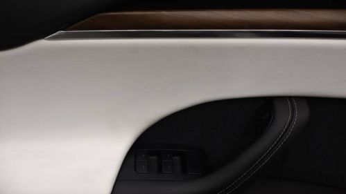 2022 Tesla Model X - Images - 12