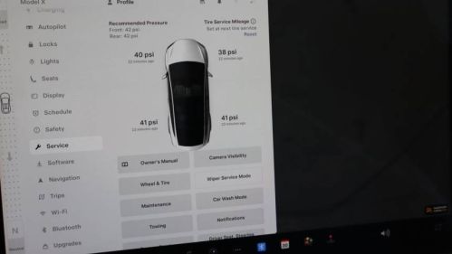 2022 Tesla Model X - Images - 27