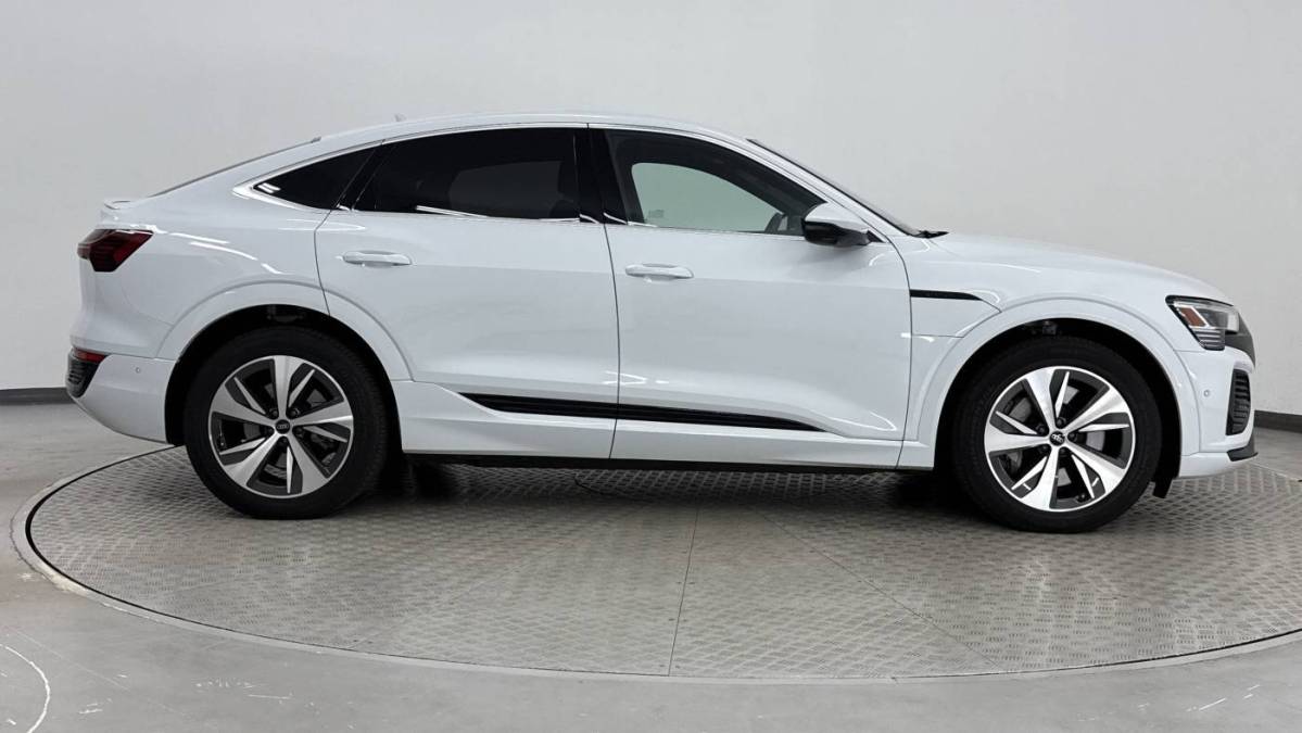 2024 Audi Q8 e-tron - Images - 8