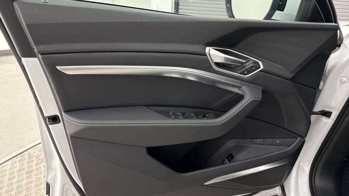 2024 Audi Q8 e-tron - Images - 11