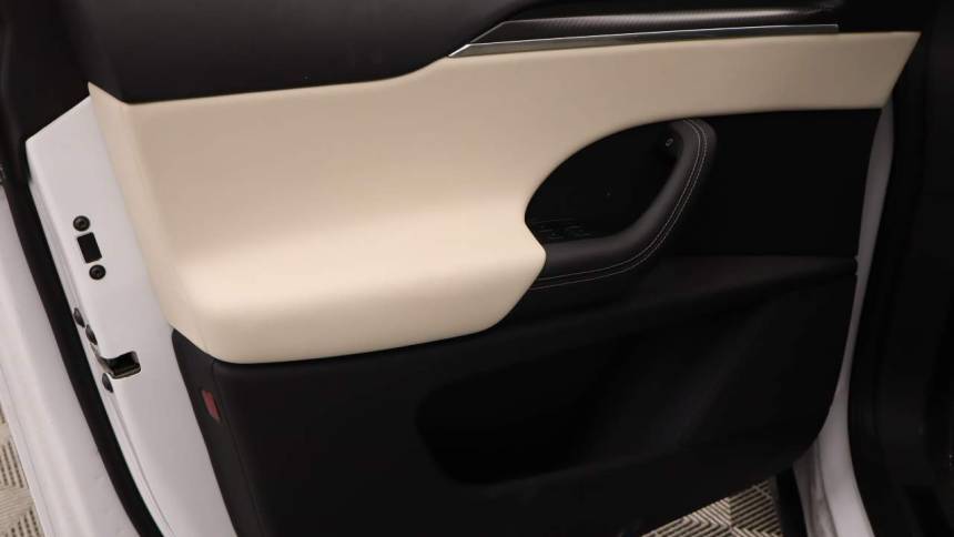 2022 Tesla Model X 7SAXCBE68NF338207