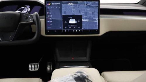 2022 Tesla Model X 7SAXCBE68NF338207