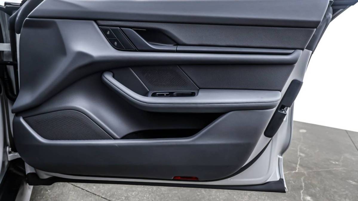2023 Porsche Taycan - Images - 22