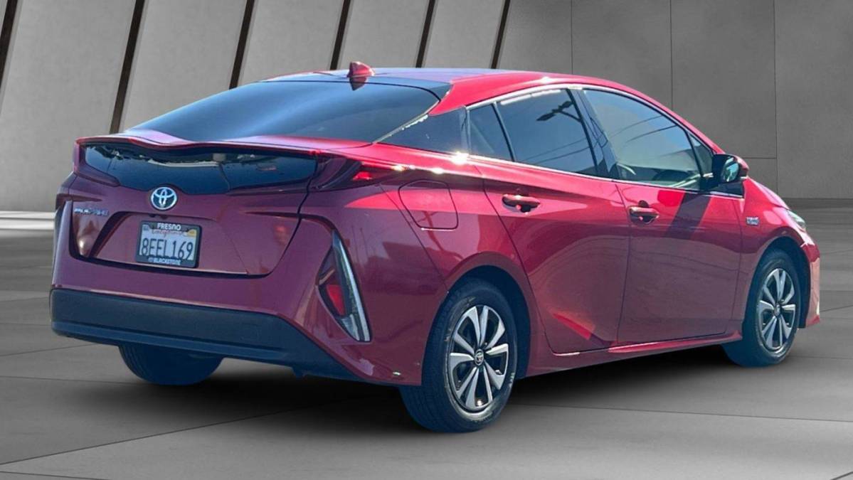 2017 Toyota Prius Prime - Images - 4
