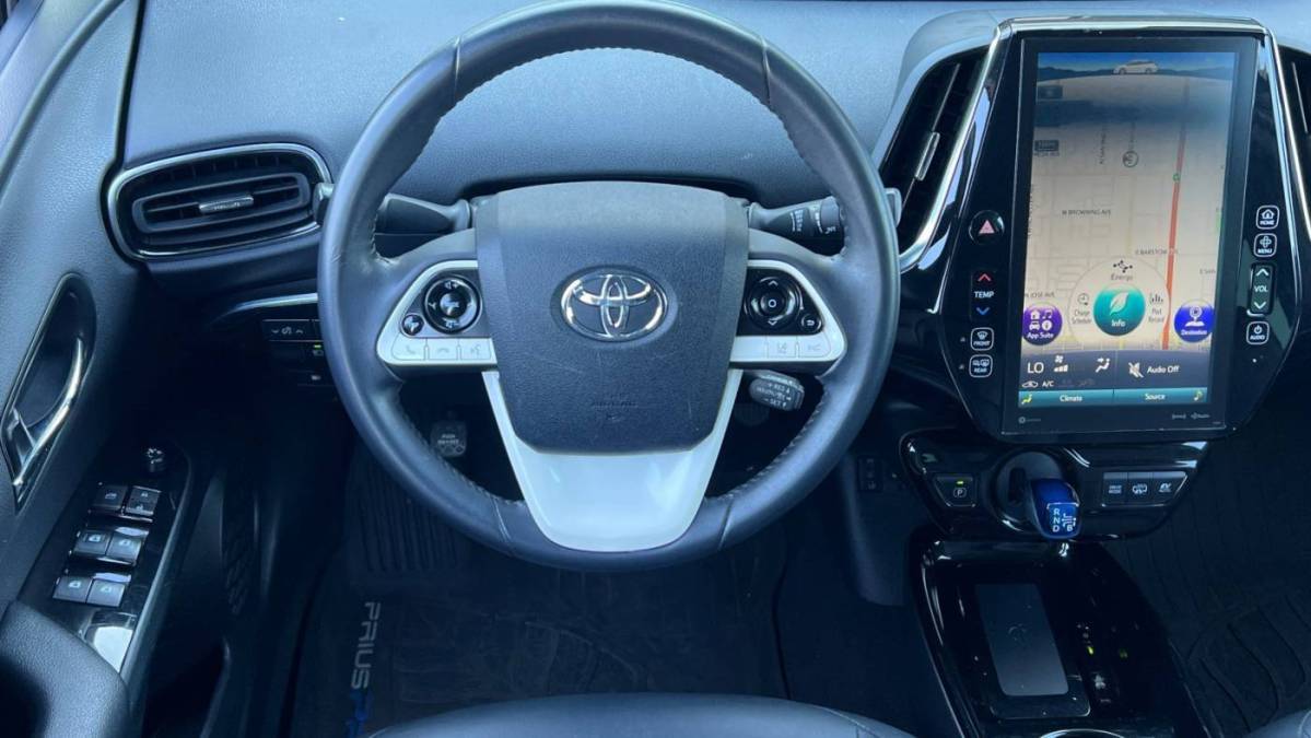 2017 Toyota Prius Prime - Images - 10
