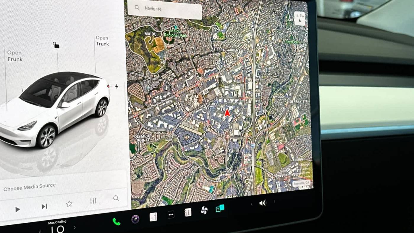 2023 Tesla Model Y 7SAYGDEE3PF827208