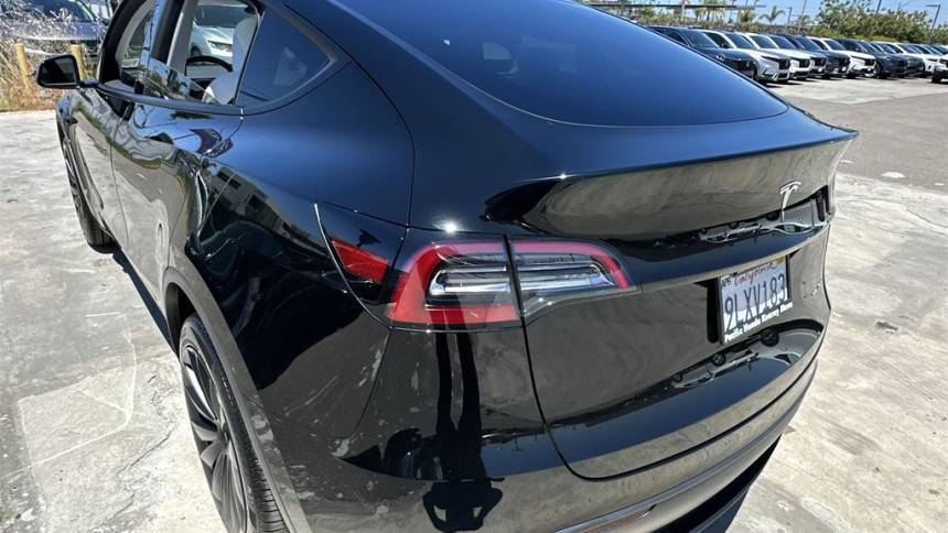 2024 Tesla Model Y 7SAYGDEE0RA234986