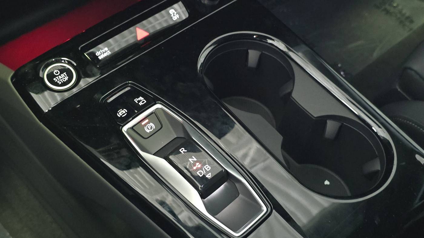 2025 Audi Q6 e-tron WA124BGFXSA040015
