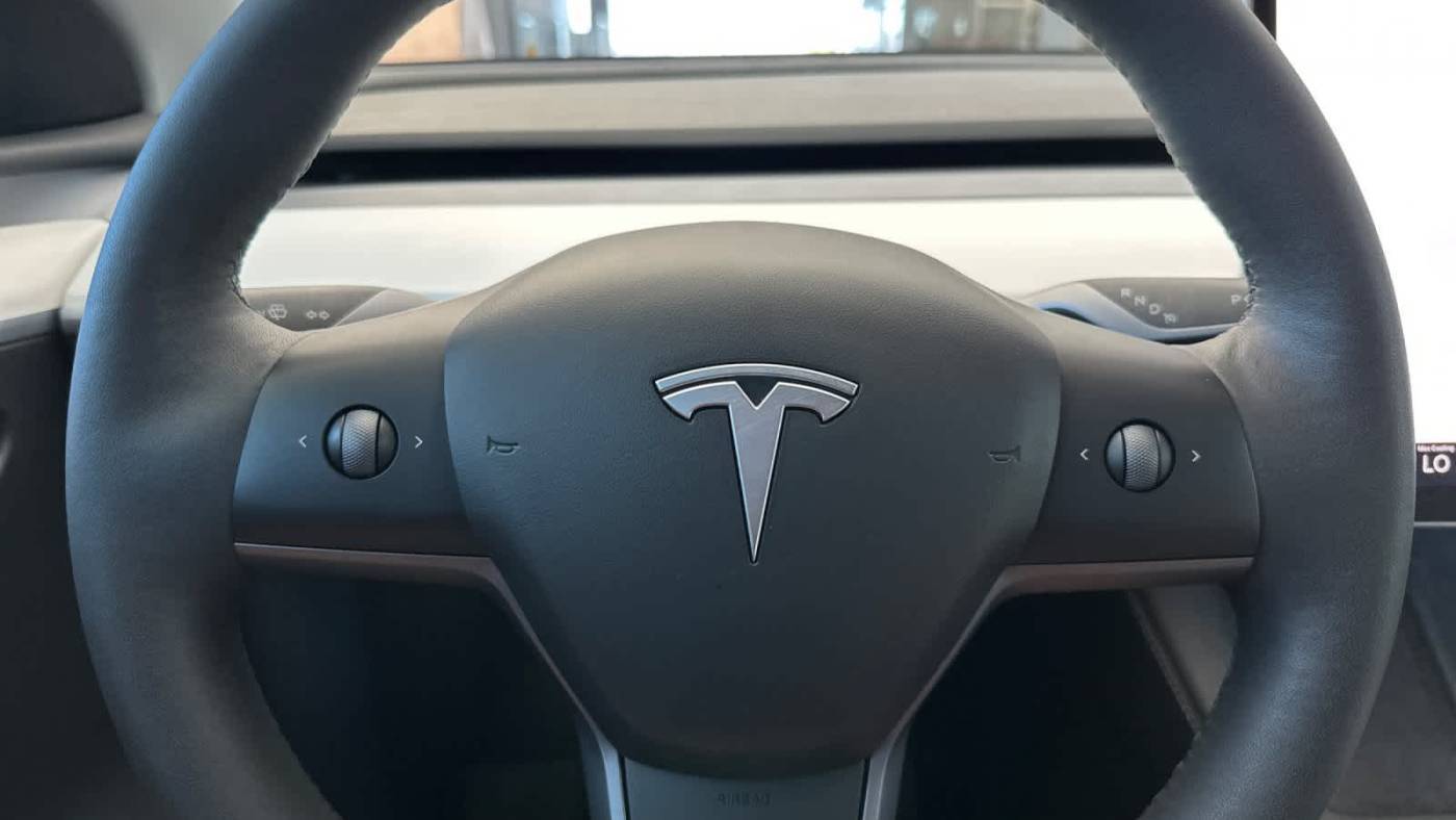 2023 Tesla Model Y 7SAYGDEE3PF827208