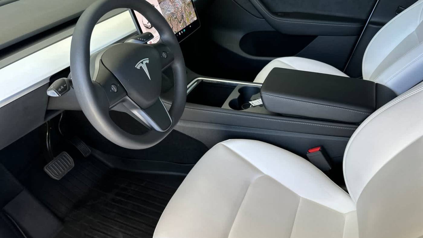 2023 Tesla Model Y 7SAYGDEE3PF827208